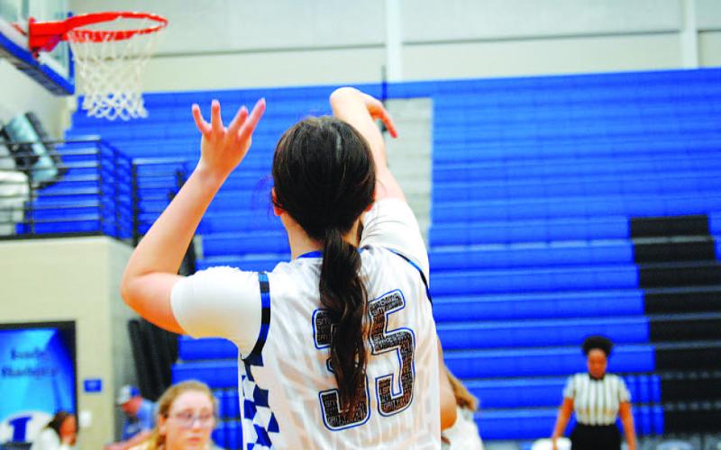 Girls’ basketball wins in dominant fashion