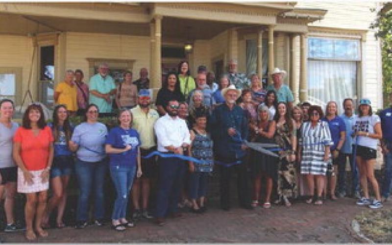 JOYCESARAH MCCABE | DISPATCH RECORD Eddie and Dale Shell are pictured here with friends and Lampasas County Chamber of Commerce members as they celebrate the Gillen House opening as a guest house.