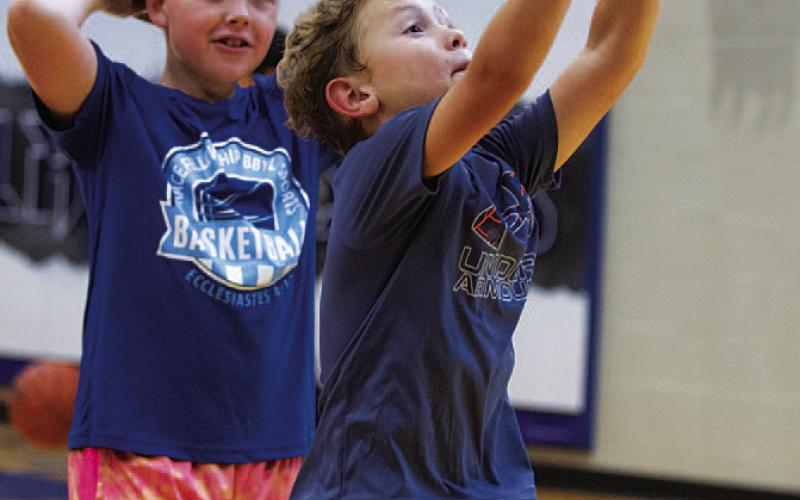 Ayson Nuckles shoots a free throw at last summer’s basketball camp. FILE PHOTO