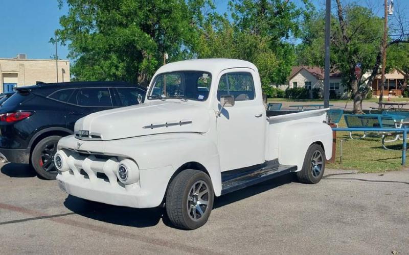 Car enthusiasts plan cruise to vineyard