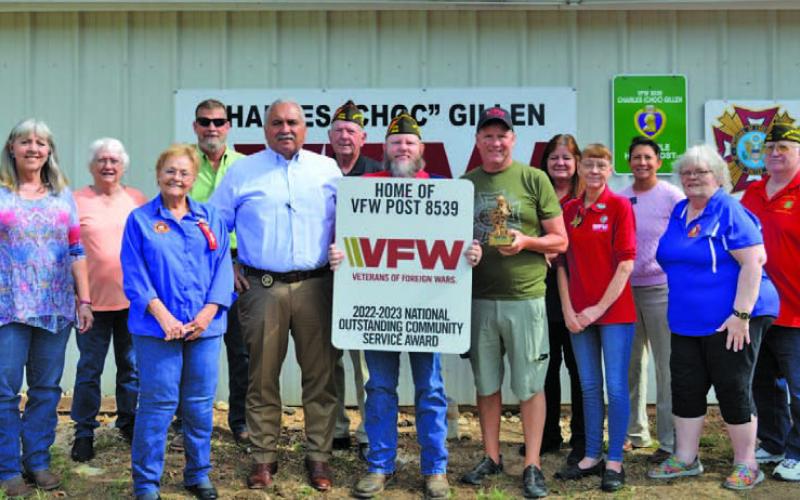 ERICK MITCHELL | DISPATCH RECORD VFW Post 8539 Commander Chris Adolph holds the plaque showcasing the post’s award. Alongside Adolph are Lampasas County Sheriff Jess Ramos and VFW Post 8539 members.