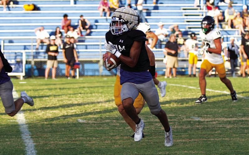 Jaden McElwain runs away from the Gatesville defense on his long touchdown. HUNTER KING | DISPATCH RECORD