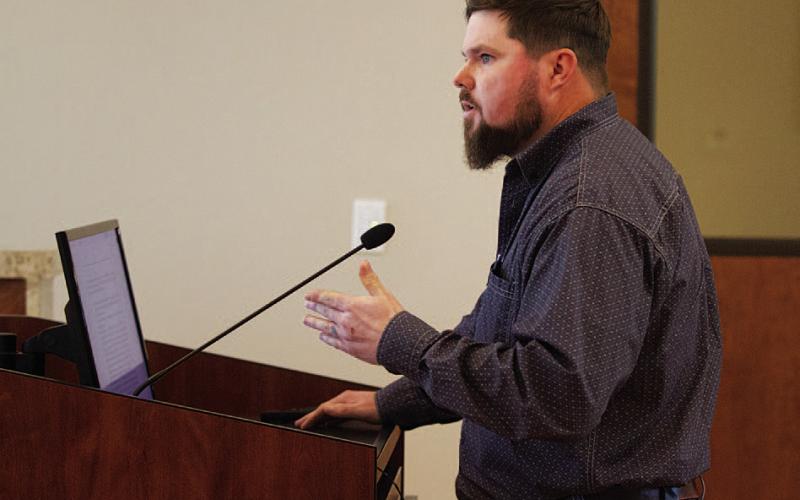 Stephen Sewell, Lampasas public works director, addresses council members Monday to provide information on the city’s contract with Kempner Water Supply Corp. HUNTER KING | DISPATCH RECORD