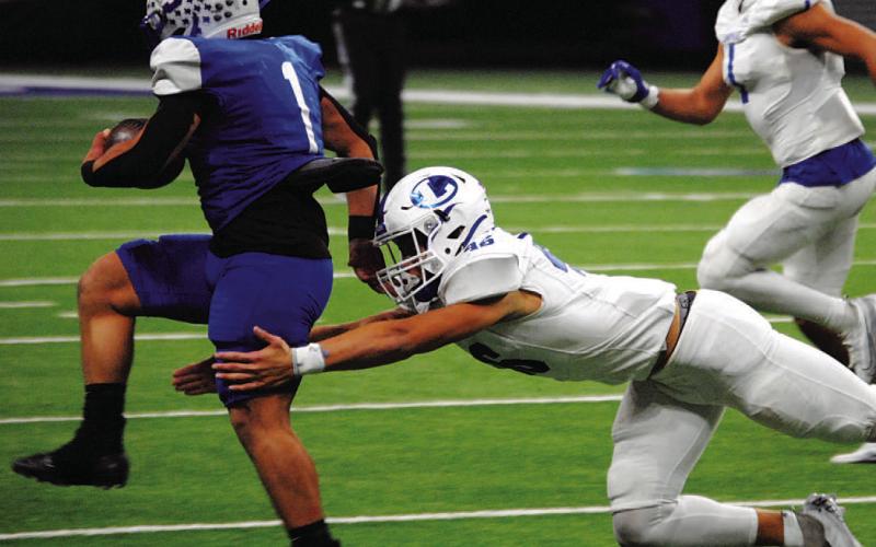 Hagen Oncken dives to make a tackle on the Somerset ball carrier during Friday night’s playoff game. HUNTER KING | DISPATCH RECORD