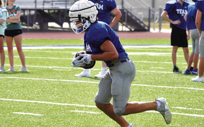 HUNTER KING | DISPATCH RECORD Aden Rascoe heads up field after catching a screen pass.