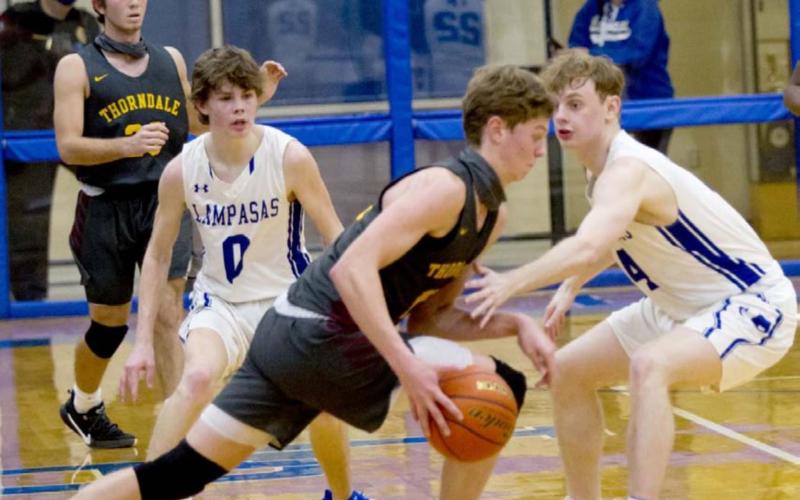 Nate Borchardt (0) and Quinn Pace (4) defend against Thorndale. Borchardt averaged 23 points per game heading into Thursday’s game at Hamilton. JEFF LOWE | DISPATCH RECORD
