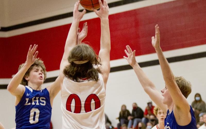 Nate Borchardt (left) and Quinn Pace defend against Salado on the way to a 59-53 road victory on Tuesday.