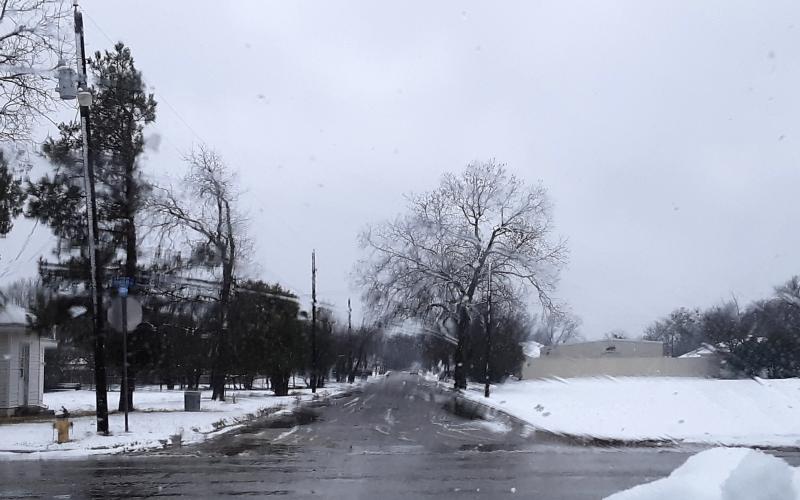 Snow at the intersection of Fourth and Briggs in Lampasas.