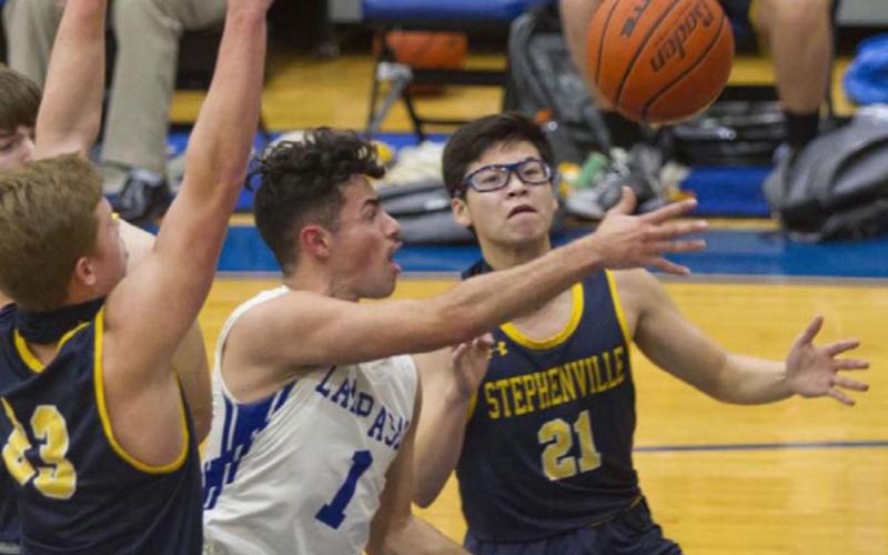 Anthony Ortiz (1) dishes out a pass to a teammate in Friday’s district win over Stephenville. JEFF LOWE | DISPATCH RECORD