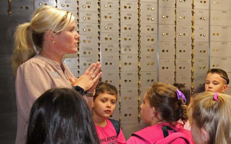 Hanna Springs third-graders tour downtown