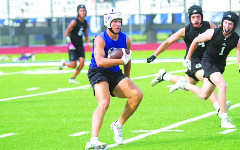 Haegan Oncken tries to make Gatesville defenders miss after catching a pass over the middle. HUNTER KING | DISPATCH RECORD