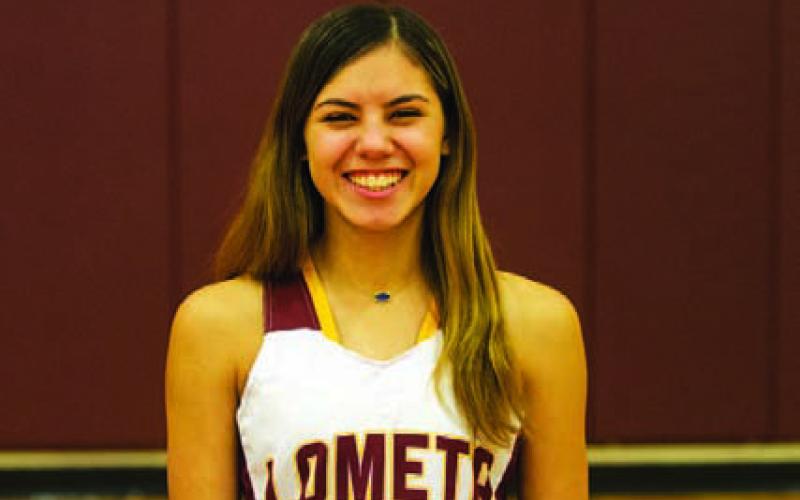 Name: Makynzie Andrade Class: Junior Sport: Basketball, Volleyball, Track, and Tennis Favorite School Subject: Spanish Favorite Vacation: Florida One Person To Meet: The Ball Family Main Goal This Season: Make the playoffs