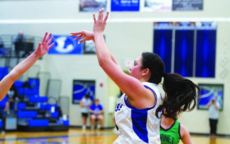 Johnnie Lewis shoots over a defender in last Friday’s District 24-4A contest. HUNTER KING | DISPATCH RECORD