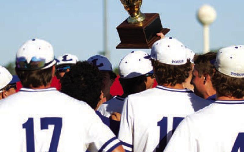 The baseball team hoists their gold glove from the playoff win over Gatesville. FILE PHOTO