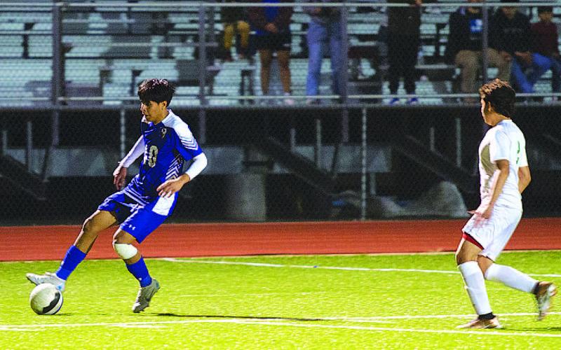 Jose Gomez dribbles down the right wing before putting a ball into the box. HUNTER KING | DISPATCH RECORD