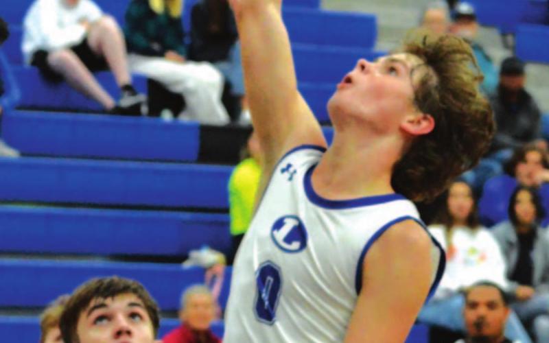 Nate Borchardt goes up for a layup for two of his 19 points in the loss to Salado. HUNTER KING | DISPATCH RECORD