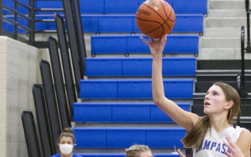 Addison McDonald shoots over several defenders. Listed at 6’0”, McDonald is part of the tallest line-up coach Mark Myers has had in four seasons in Lampasas. JEFF LOWE | DISPATCH RECORD