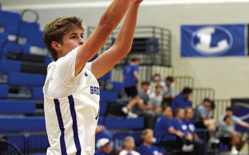 Vincent Shahan shoots a three-point shot during last Saturday’s contest. HUNTER KING | DISPATCH RECORD Aidan Nuckles throws a pass along the baseline.