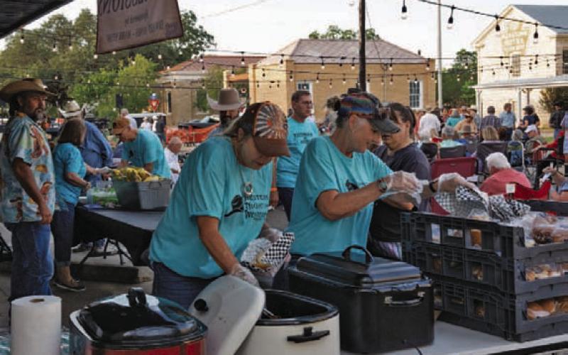 Lampasas County Museum volunteers were busy serving barbecue sandwiches at Saturday’s fundraiser. ADAM BARRIOS| DISPATCH RECORD