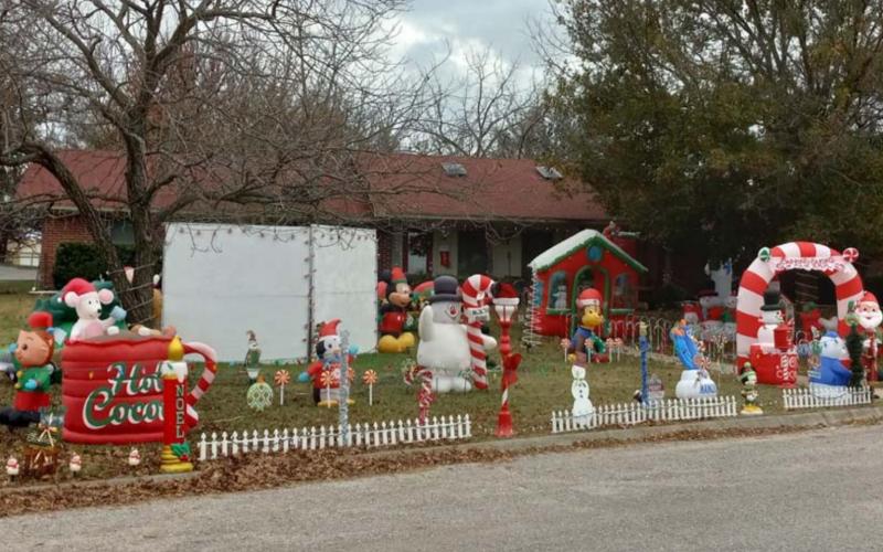 Lampasas residents showcase Christmas at home
