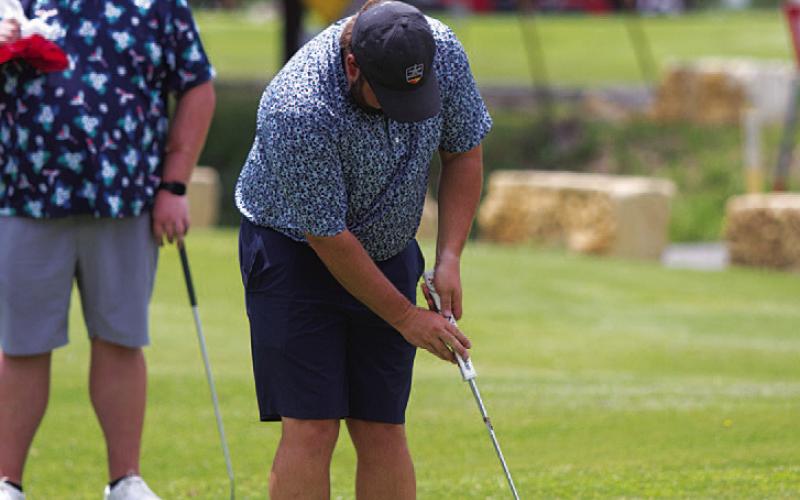 HUNTER KING | DISPATCH RECORD Stayton Lindeman rolls a short putt for par.