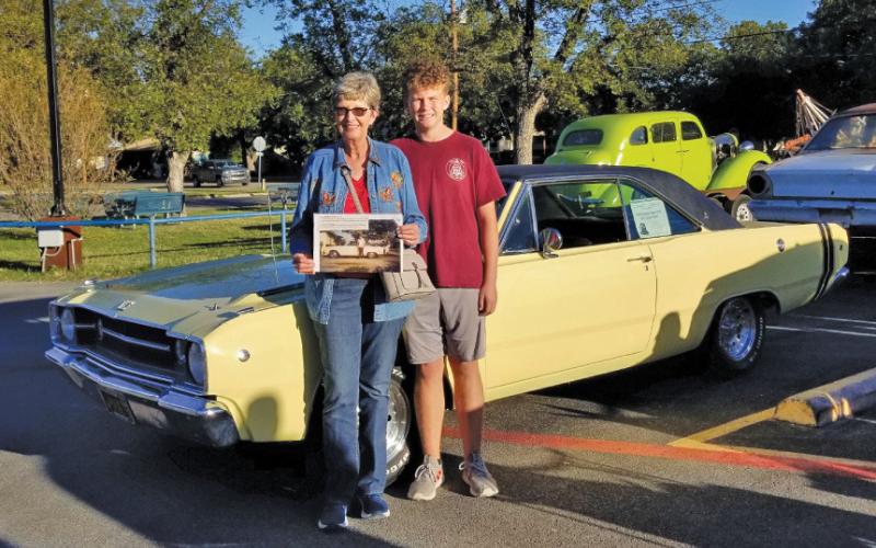 Car lovers Dart to Classics at the Classic
