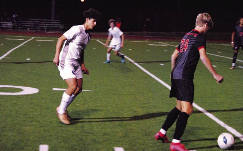 Elias Ayala pressures the Harker Heights defender. HUNTER KING | DISPATCH RECORD