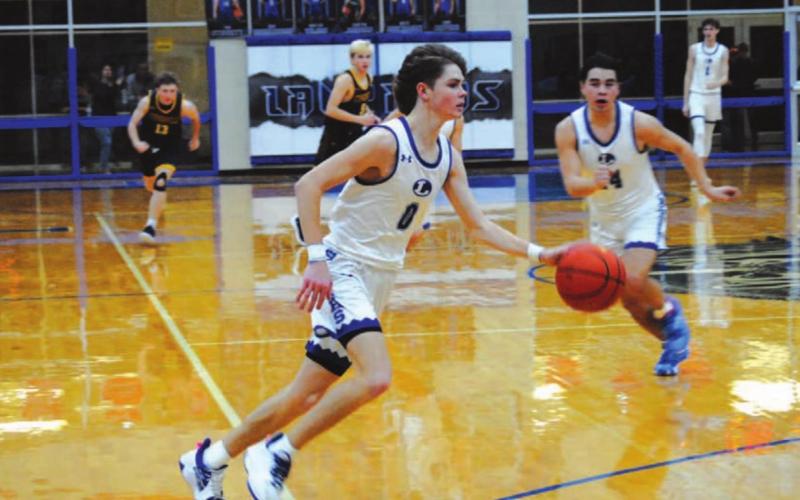 Nate Borchardt drives to the basket during Tuesday’s game against Stephenville. HUNTER KING | DISPATCH RECORD