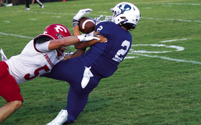 HUNTER KING | DISPATCH RECORD Bryson Roberts brings in a contested catch during last Friday’s win.