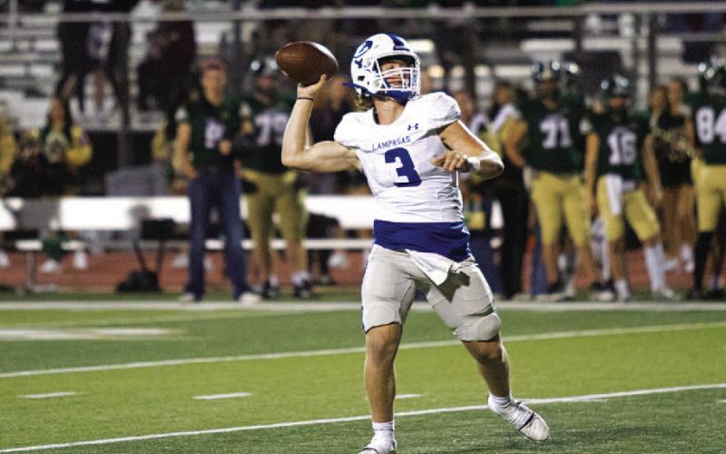 Reed Jerome tosses a pass to Oncken for the final touchdown of the game. HUNTER KING | DISPATCH RECORD