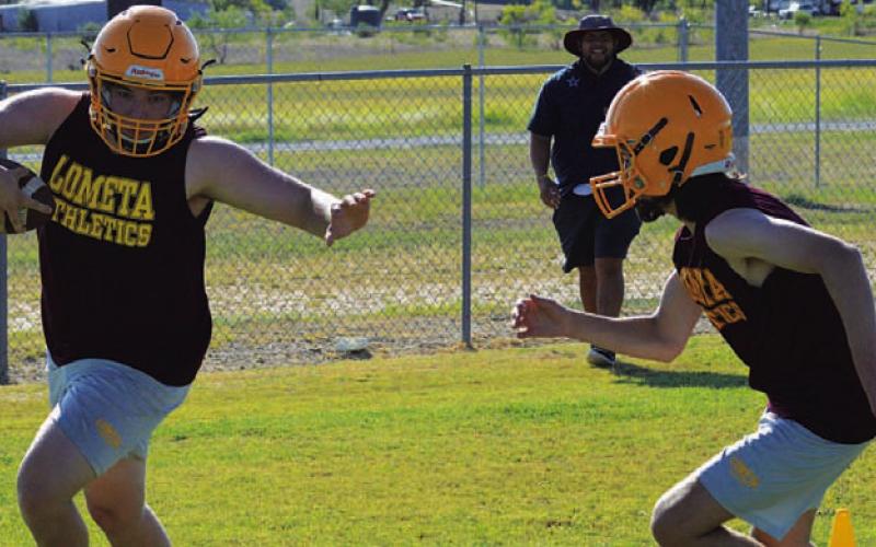 MASON HINES | DISPATCH RECORD Jacob Wooten, left, carries the ball while Johnny Miller, right, pursues him during a practice.