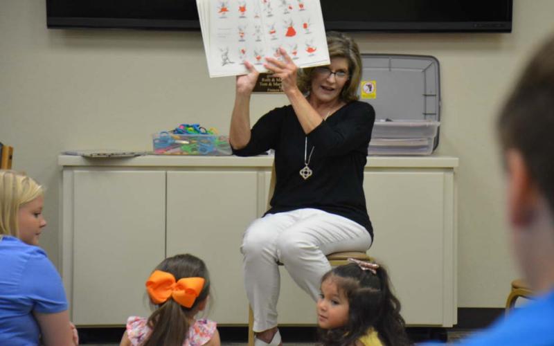 Beta Mu hosts weekly story time throughout July