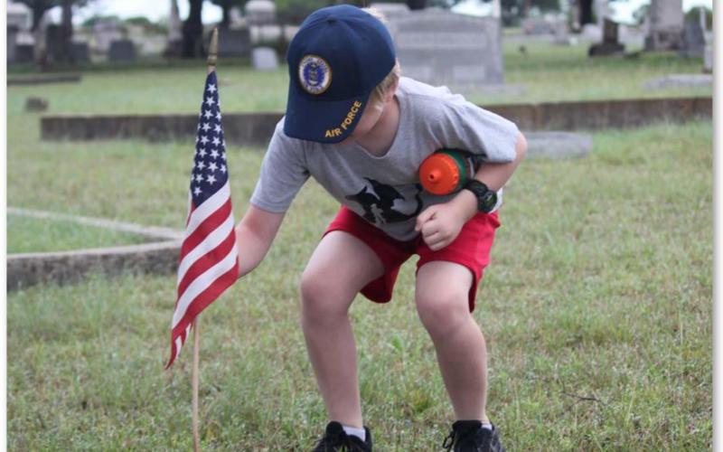Residents honor military service members’ sacrifices