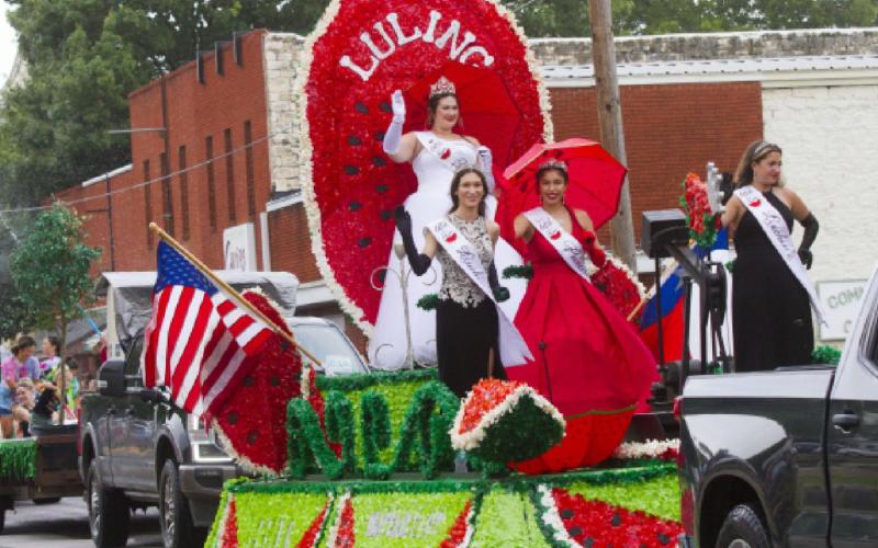 The float from Luling captured top honors in the Annual Festival Float division of the Spring Ho Grand Parade. JEFF LOWE | DISPATCH RECORD
