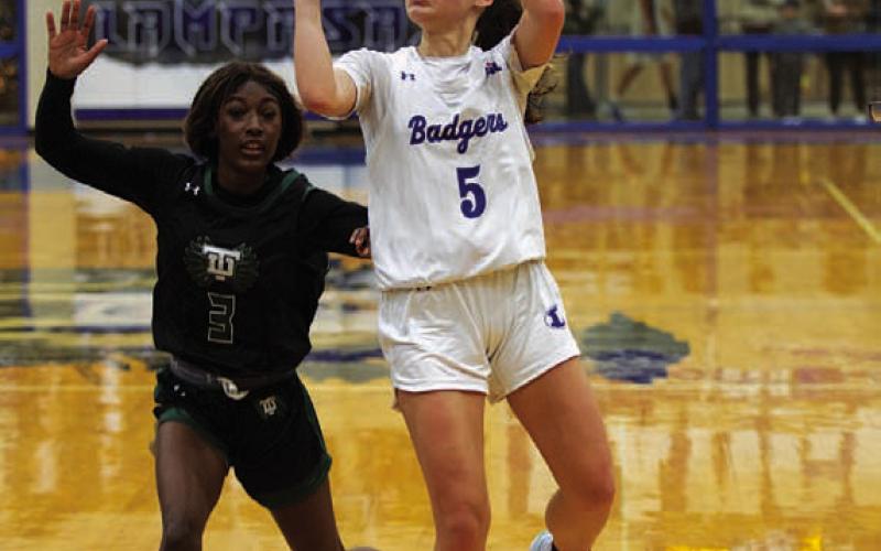 Chloe Thorp shoots a floater against the Lady Ducks. HUNTER KING | DISPATCH RECORD