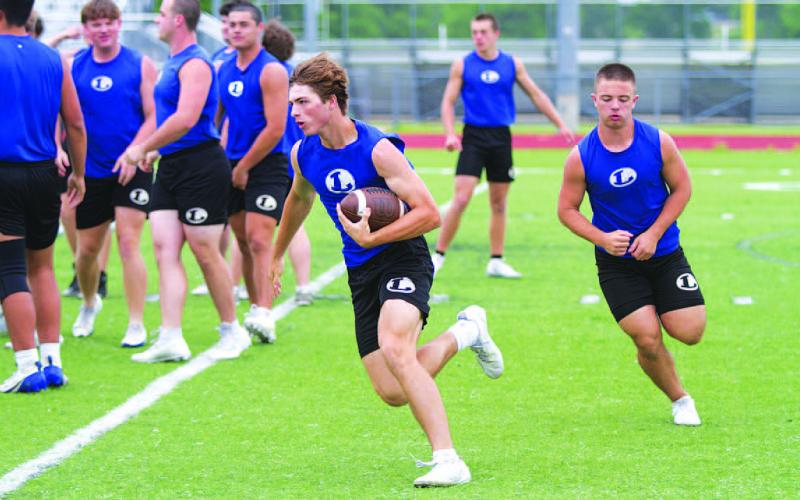 HUNTER KING | DISPATCH RECORD Brayden McLoughlin takes a sweep around the edge during May ball.