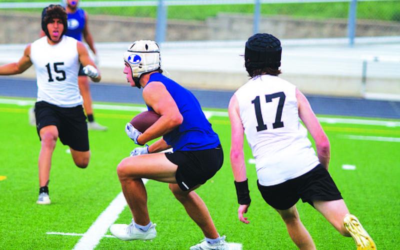 HUNTER KING | DISPATCH RECORD Jett Walker tries to make defenders miss over the middle in Gatesville on Tuesday.