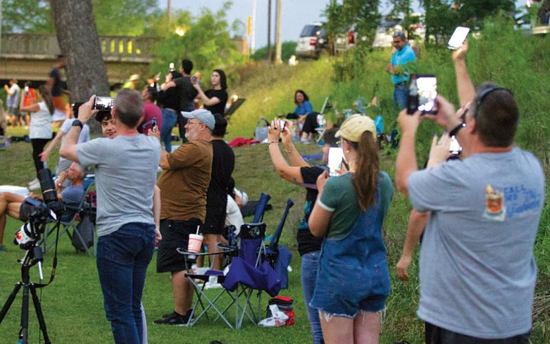 Onlookers at W.M. Brook Park take photos and videos of totality as darkness fell over Lampasas during the solar eclipse on Monday afternoon. hunter king | DISPATCH RECORD