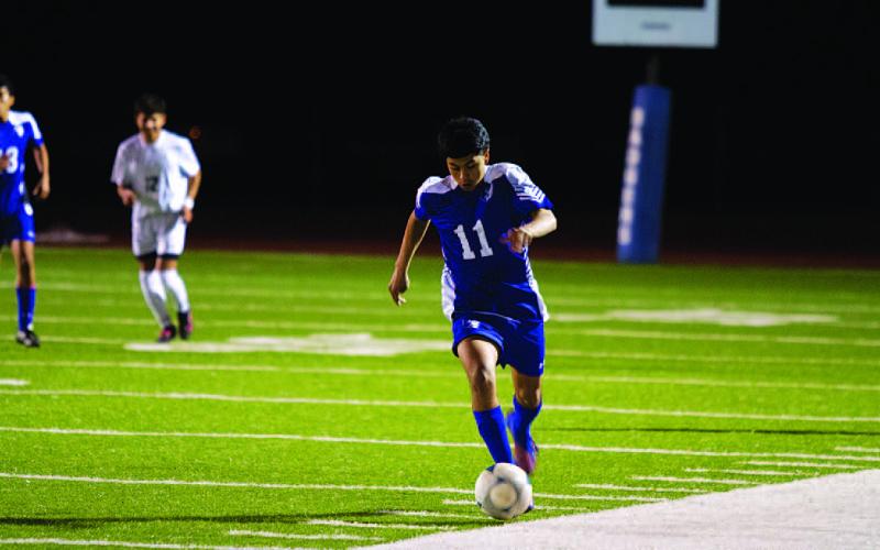 HUNTER KING | DISPATCH RECORD Chris Mendoza scored the opening goal of the match to put the Badgers up 1-0 in the first half.