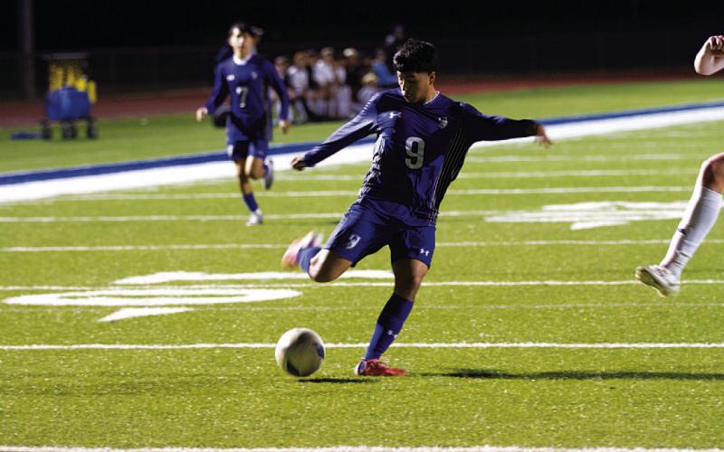 Chris Mendoza had the assist on the lone goal for the Badgers against Brownwood. HUNTER KING | DISPATCH RECORD
