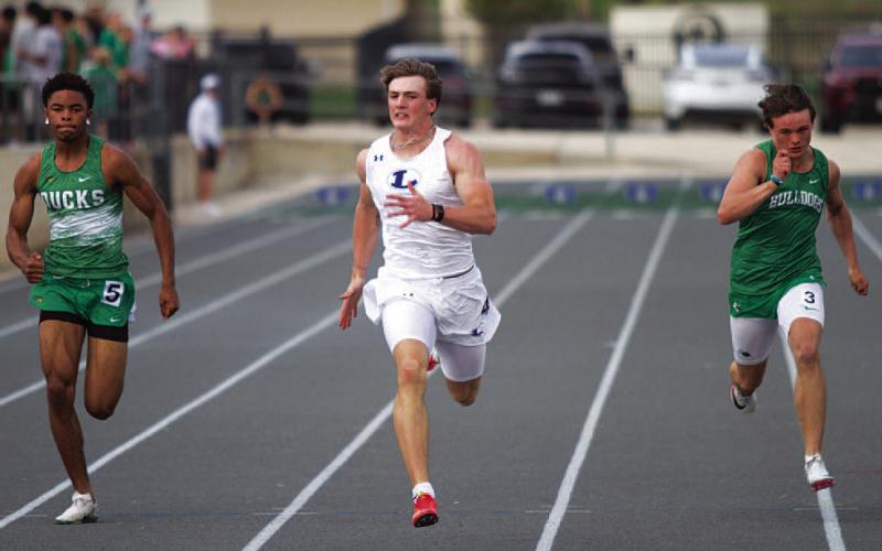 HUNTER KING | DISPATCH RECORD Aaron Everts runs away from opponents on his way to winning the 100-meter dash last Thursday.