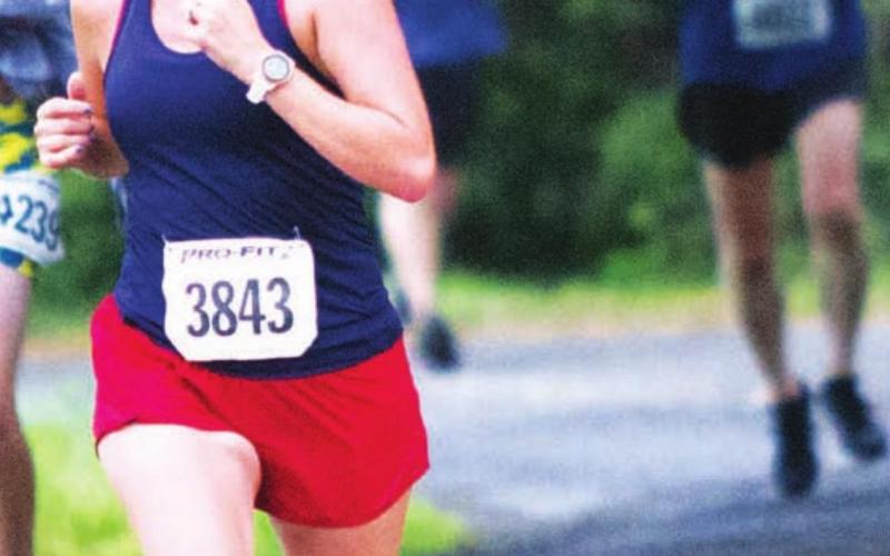 Holley Clifton of Lometa runs on the levee along Hancock Park Golf Course during last year’s race. FILE PHOTO