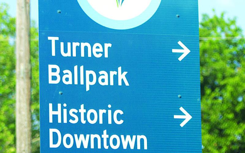 New “wayfinding” signs have been installed on several Lampasas thoroughfares, such as Key Avenue and FM 580 East to direct travelers to area sites. More signs will be added later this summer. HUNTER KING | DISPATCH RECORD