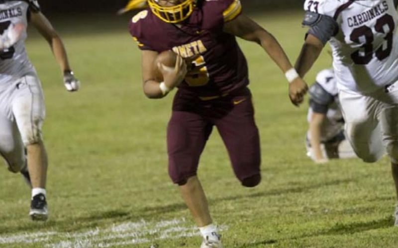 Luis Hernandez runs past the Lingleville defense during the Hornets’ first game. HUNTER KING | DISPATCH RECORD