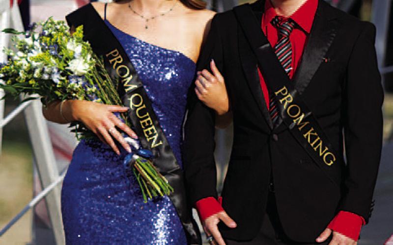 HUNTER KING | DISPATCH RECORD Lampasas High School Prom Queen Ruby Wiseman and Prom King Daniel McAnally were crowned during Saturday’s 2025 promenade at W.M. Brook Park.