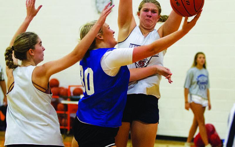 Keaton Owen drives through two Llano defenders for a layup Tuesday evening. HUNTER KING | DISPATCH RECORD