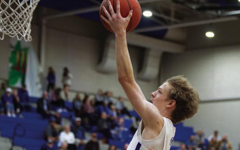 HUNTER KING | DISPATCH RECORD Peyton Sisson lays the ball up for two points.