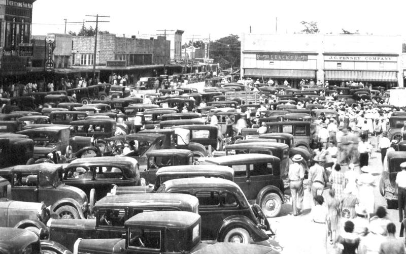 The parking dilemma existed on the downtown square, as this 1930s-era photo shows. This crowd may have come to town for “Trade Days.” Retrieving one’s car when the shopping was done could be problematic. courtesy photo | jackson digital photo collection