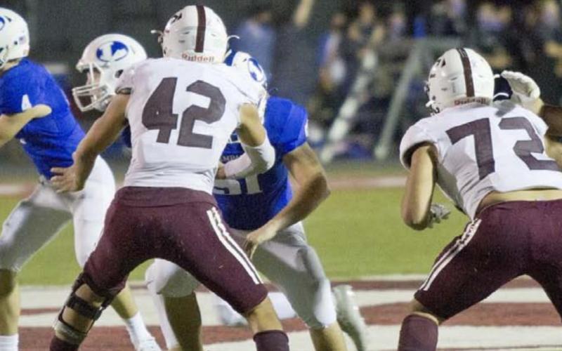 Landon DiBattiste (80) takes a handoff from Peyton Underwood (4) as Harrison Hays (51) and Caleb Brady (55) block against Uvalde last week. JEFF LOWE | DISPATCH RECORD