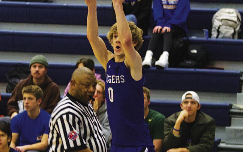 Peyton Sisson played one of his most efficient games in Tuesday’s win over Lago Vista. HUNTER KING | DISPATCH RECORD